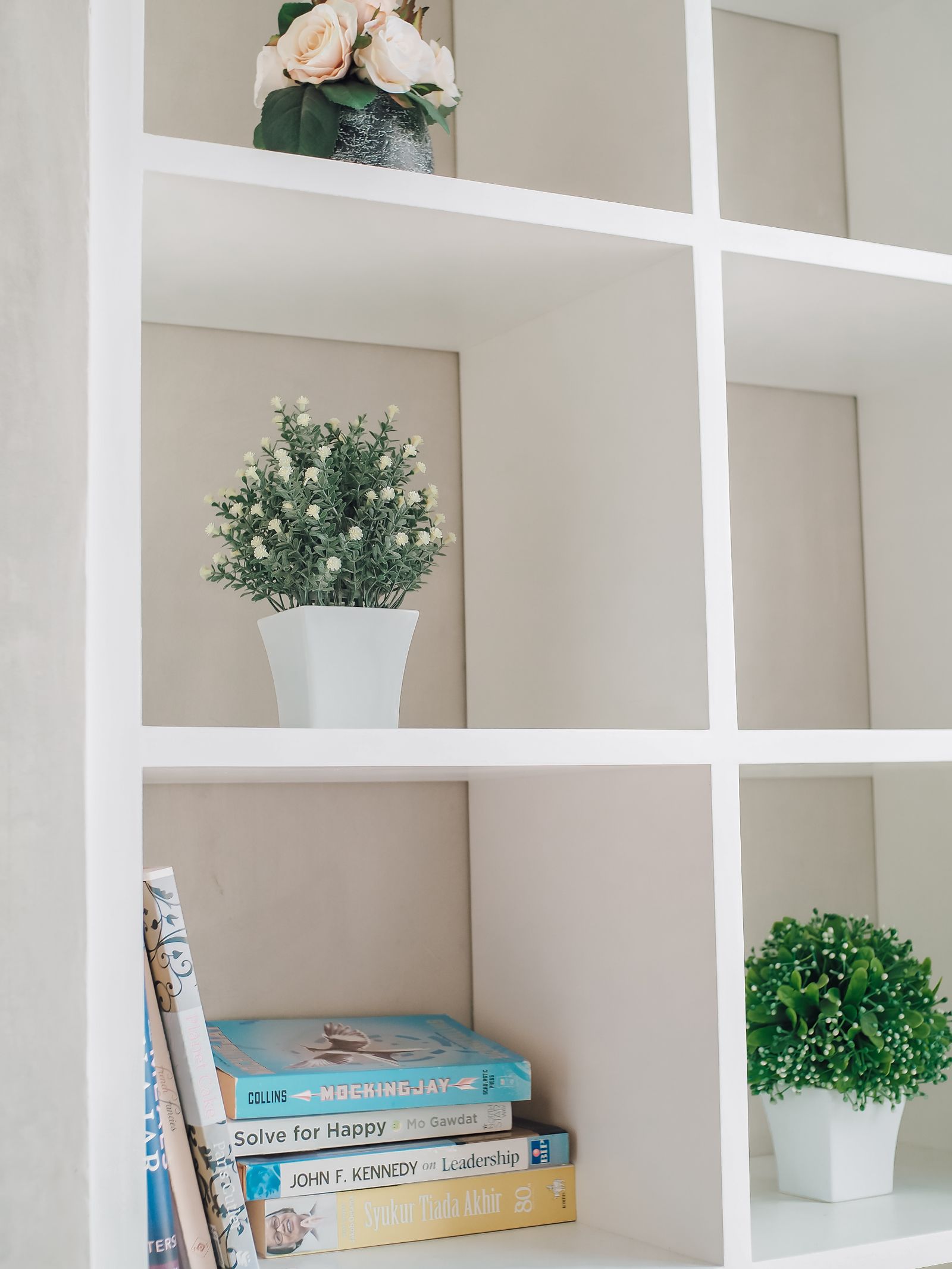Calm, minimalist organized shelf in a clutter-free home that supports focus for adults with ADHD
