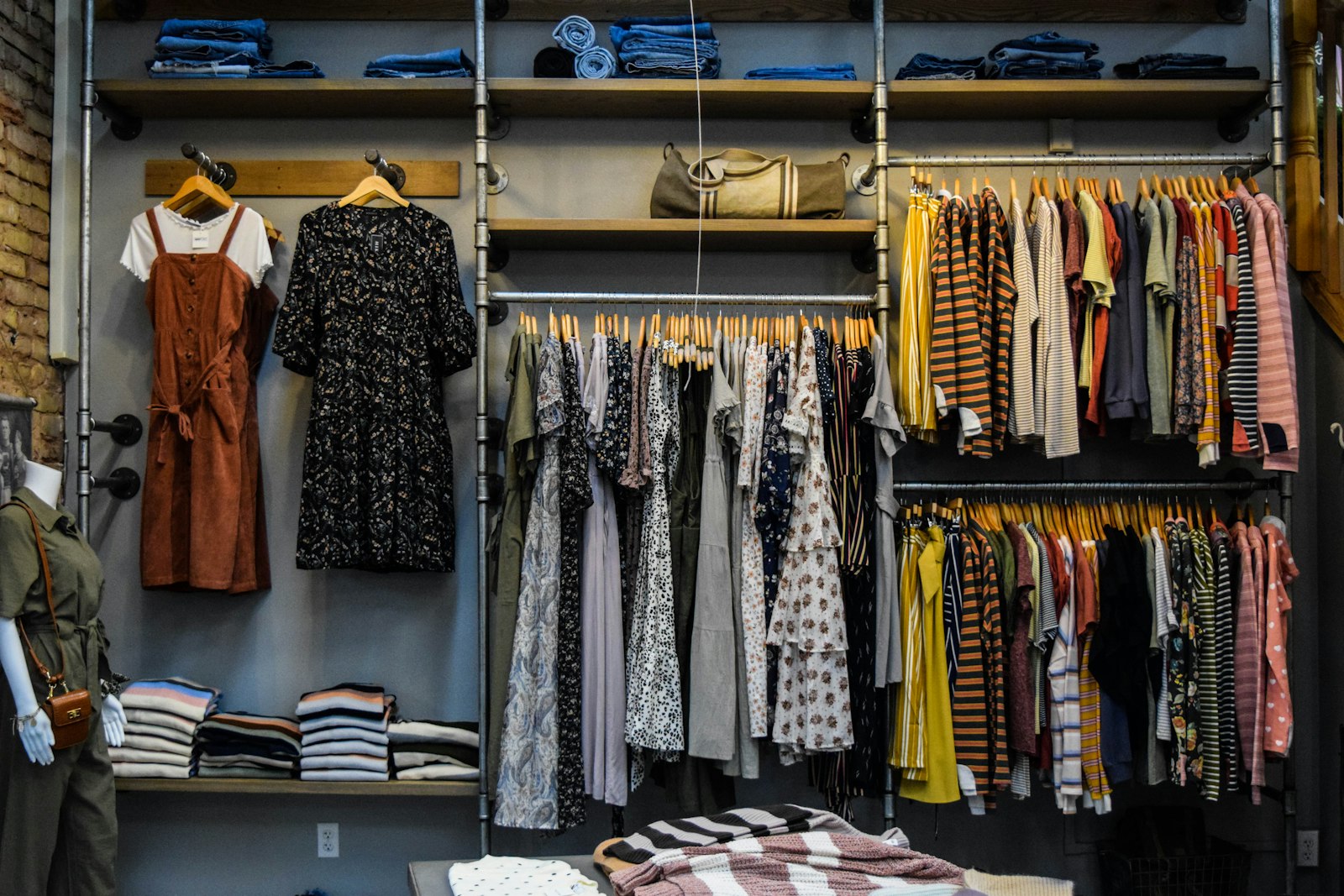 Organized luxury custom walk-in closet wardrobe by Lifelystyle in Las Vegas